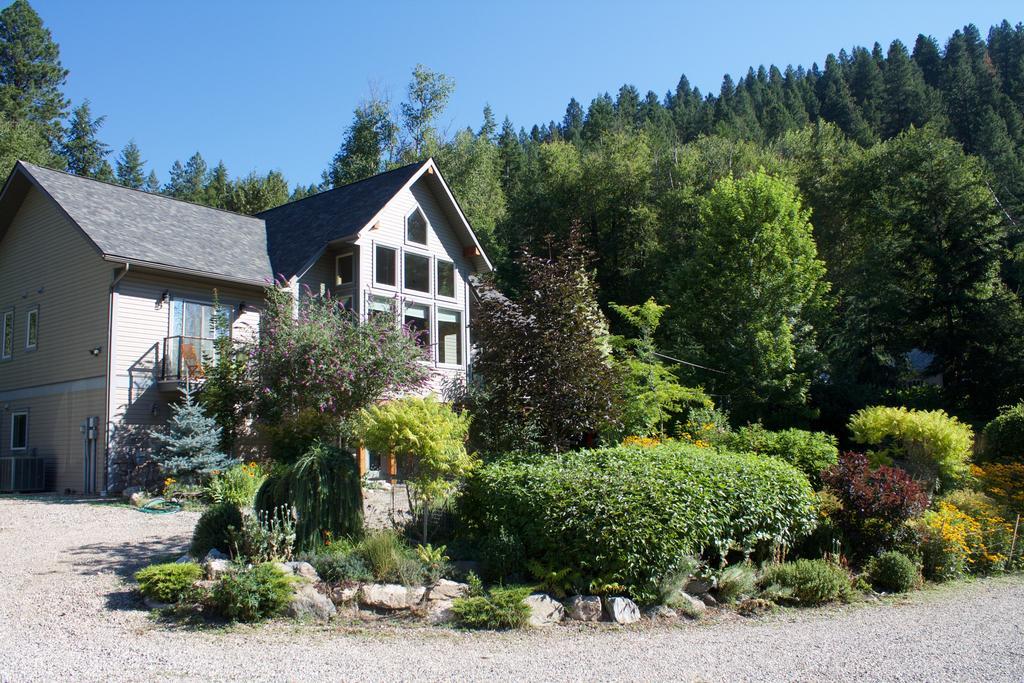 Windborne Bed & Breakfast Castlegar Exteriér fotografie
