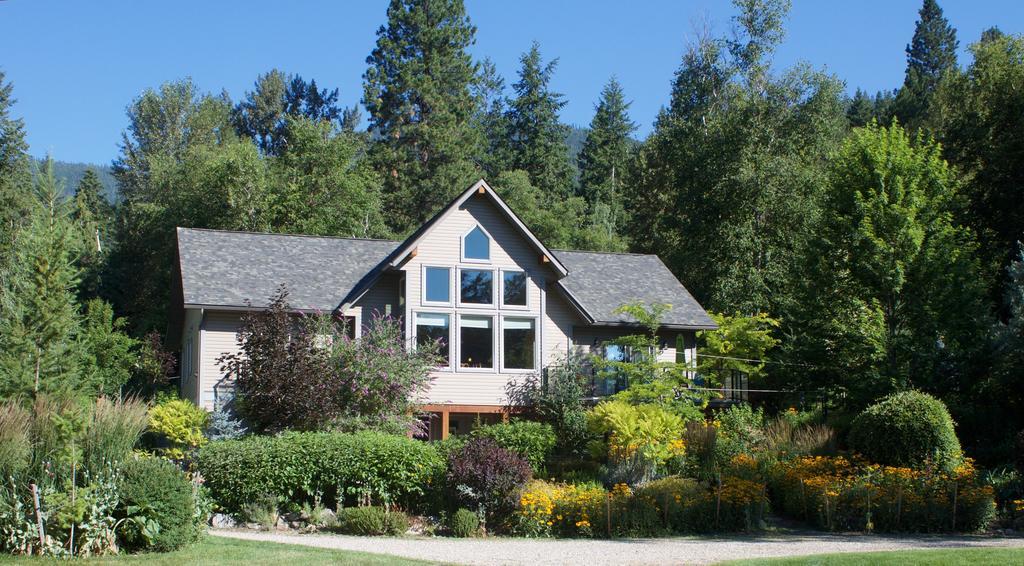 Windborne Bed & Breakfast Castlegar Exteriér fotografie